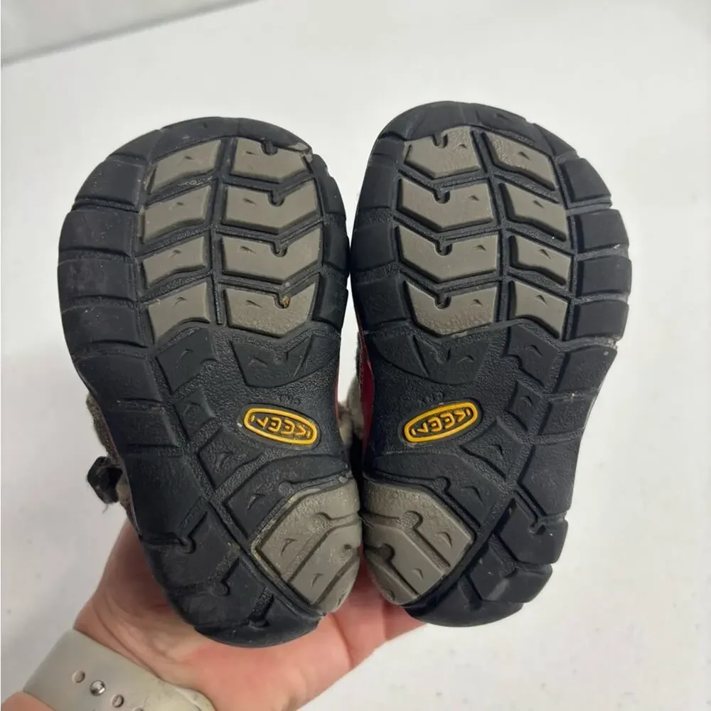 Keen Newport H2 Grey and red Waterproof Sandals Child Size 4